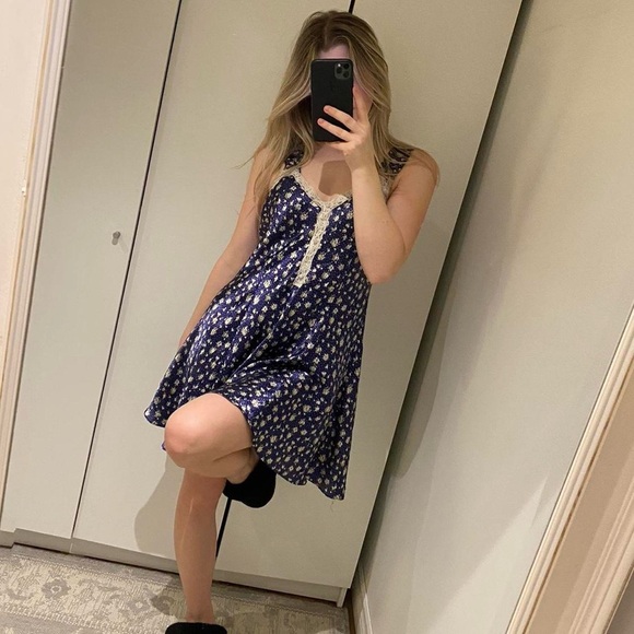 Vintage satin nightgown - Picture 7 of 8